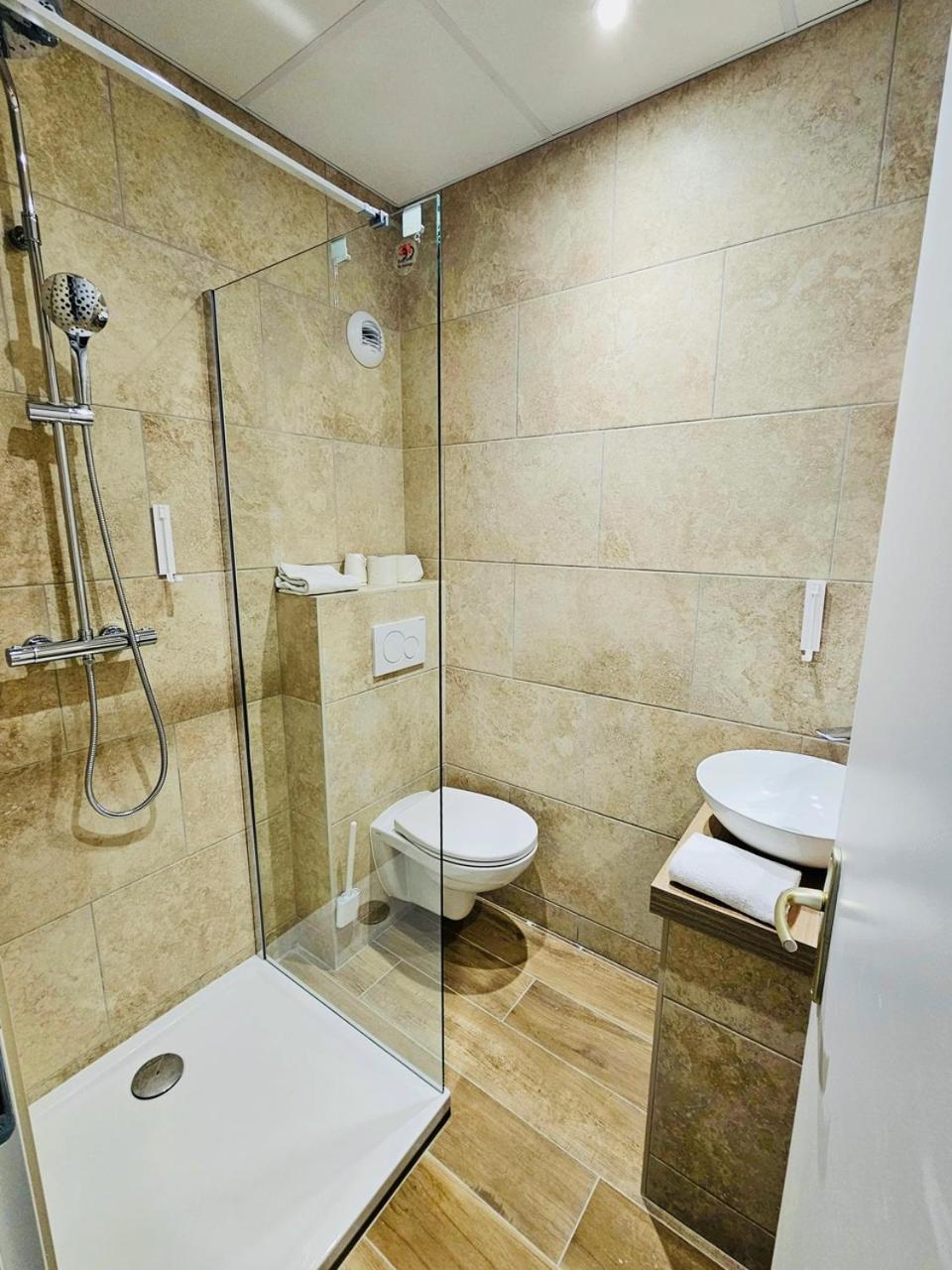 Adonis Grand Des Bains Hotel 2*